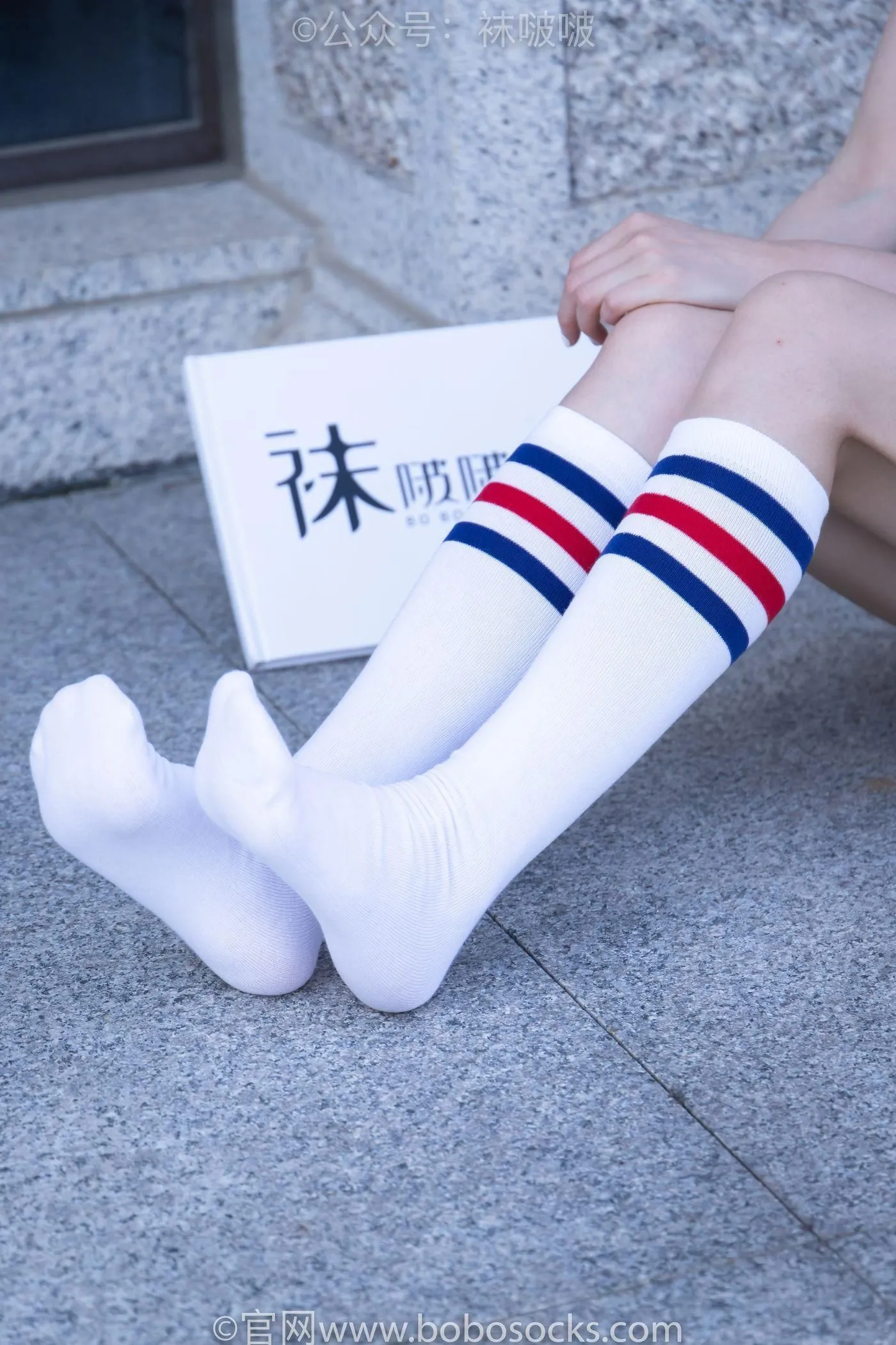 [BoBoSocks袜啵啵]NO.006 小米-运动鞋、白色小腿袜、裸足 [130P]插图5